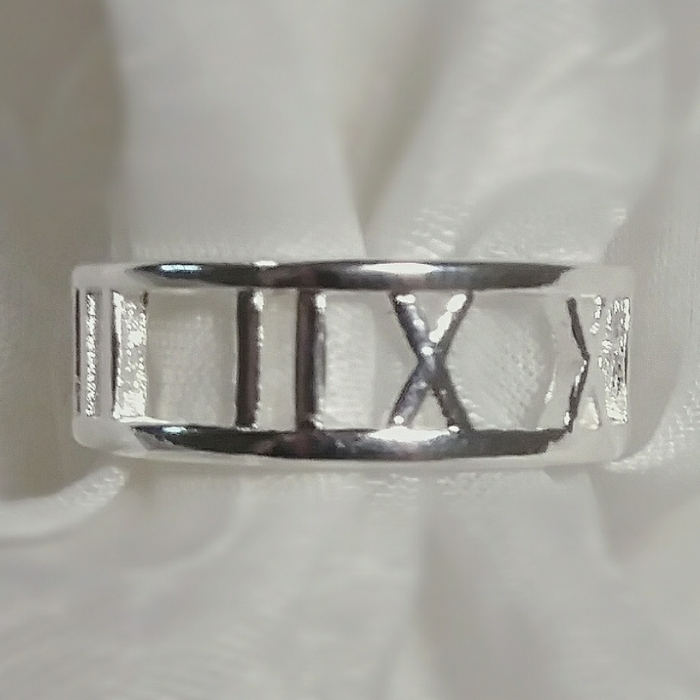 Size 8 .925 Roman Numerals Ring